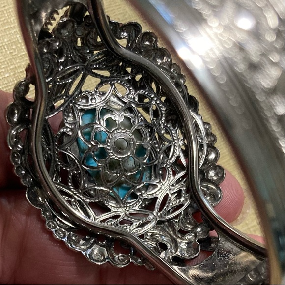 Vintage Turquoise Glass Oval Cabochon Fancy Silvertone Hinge Bangle Bracelet - Picture 8 of 16